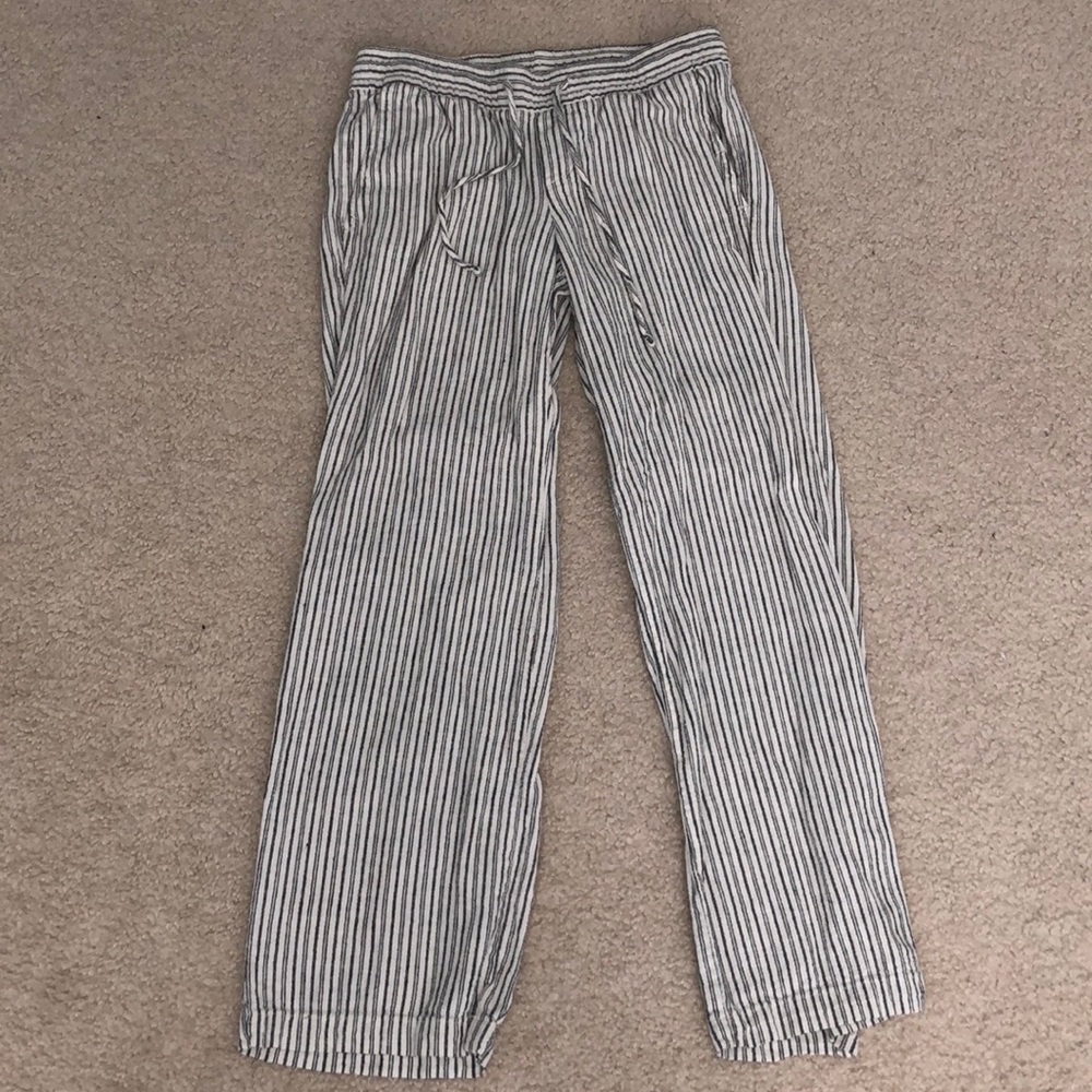 FLOWY PIN STRIPE PANTS